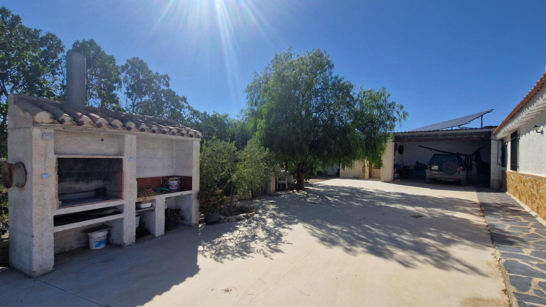 For sale of villa in Somontín