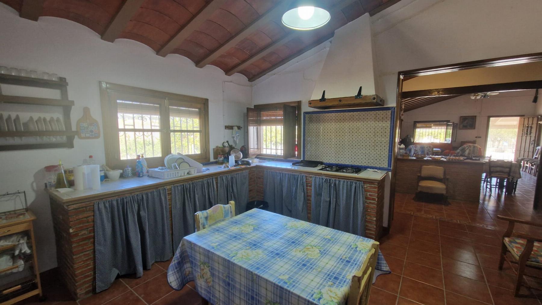 For sale of villa in Somontín