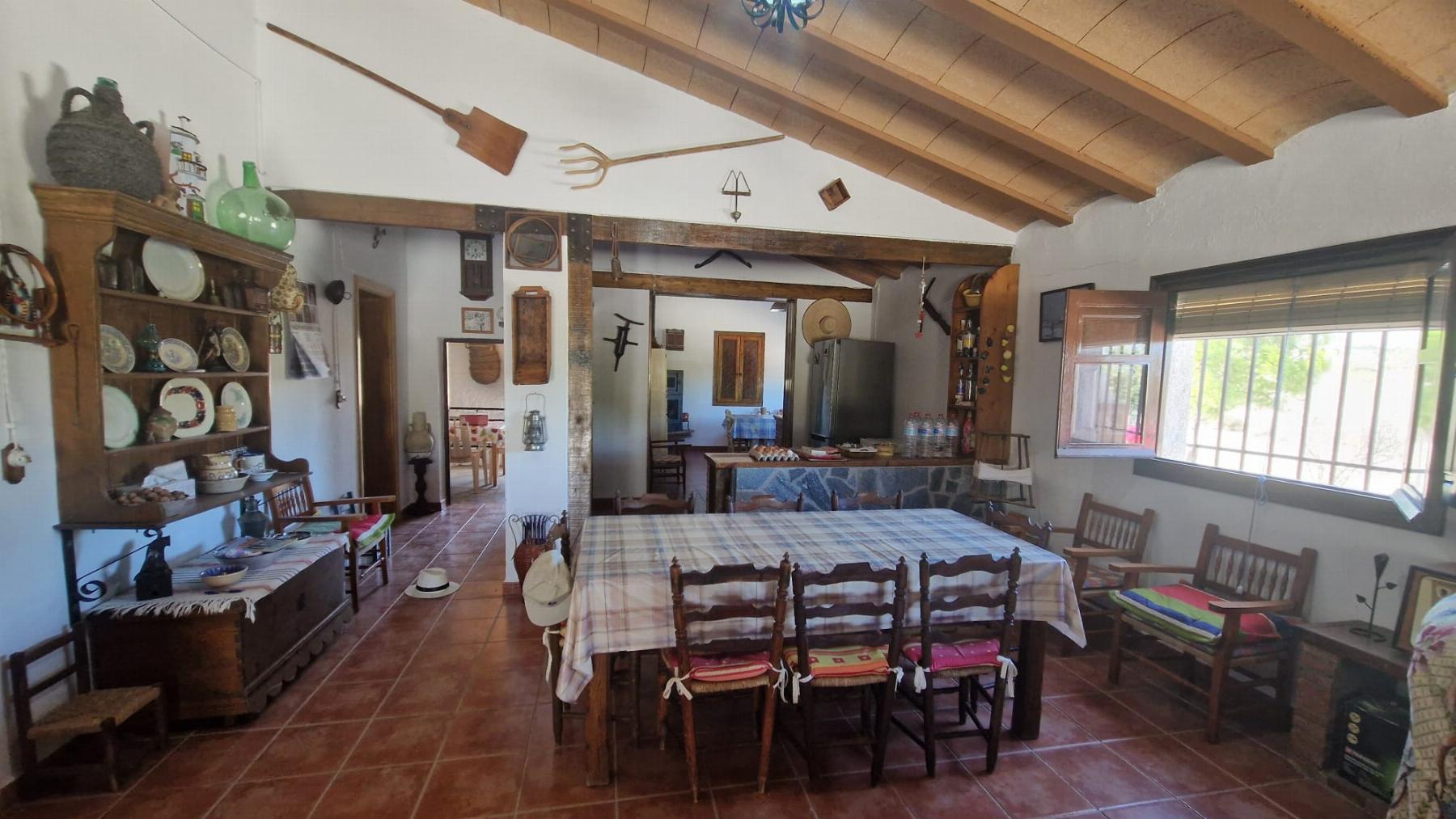 For sale of villa in Somontín