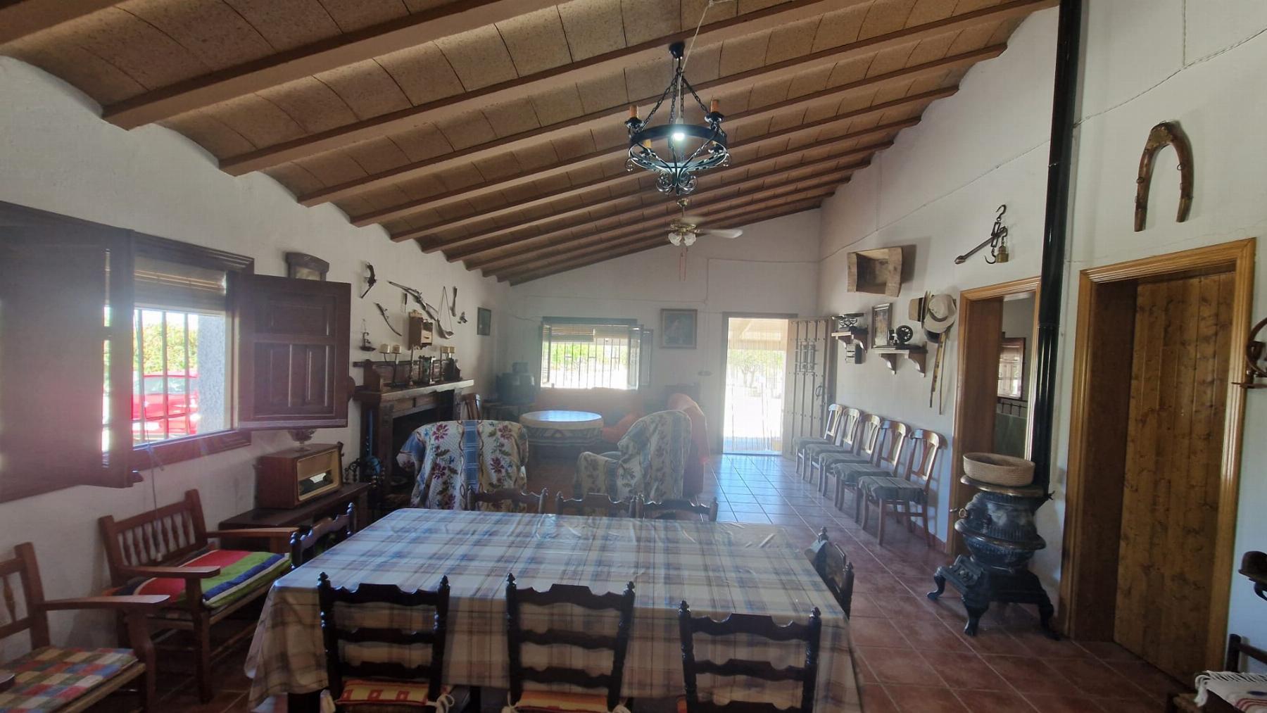 For sale of villa in Somontín
