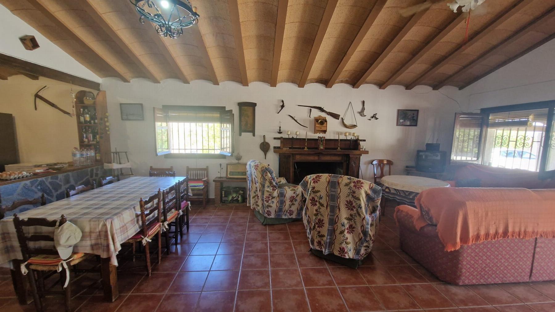 For sale of villa in Somontín