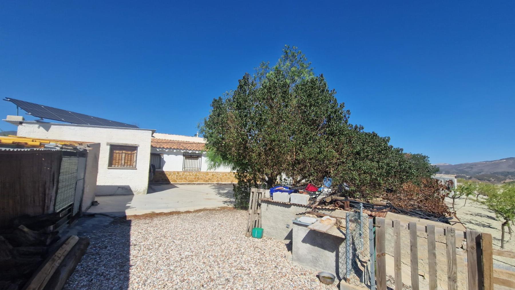 For sale of villa in Somontín