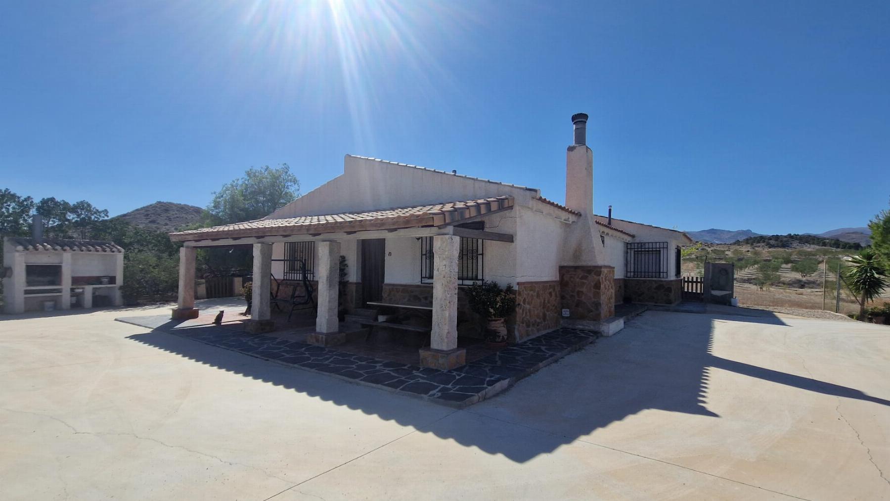 For sale of villa in Somontín