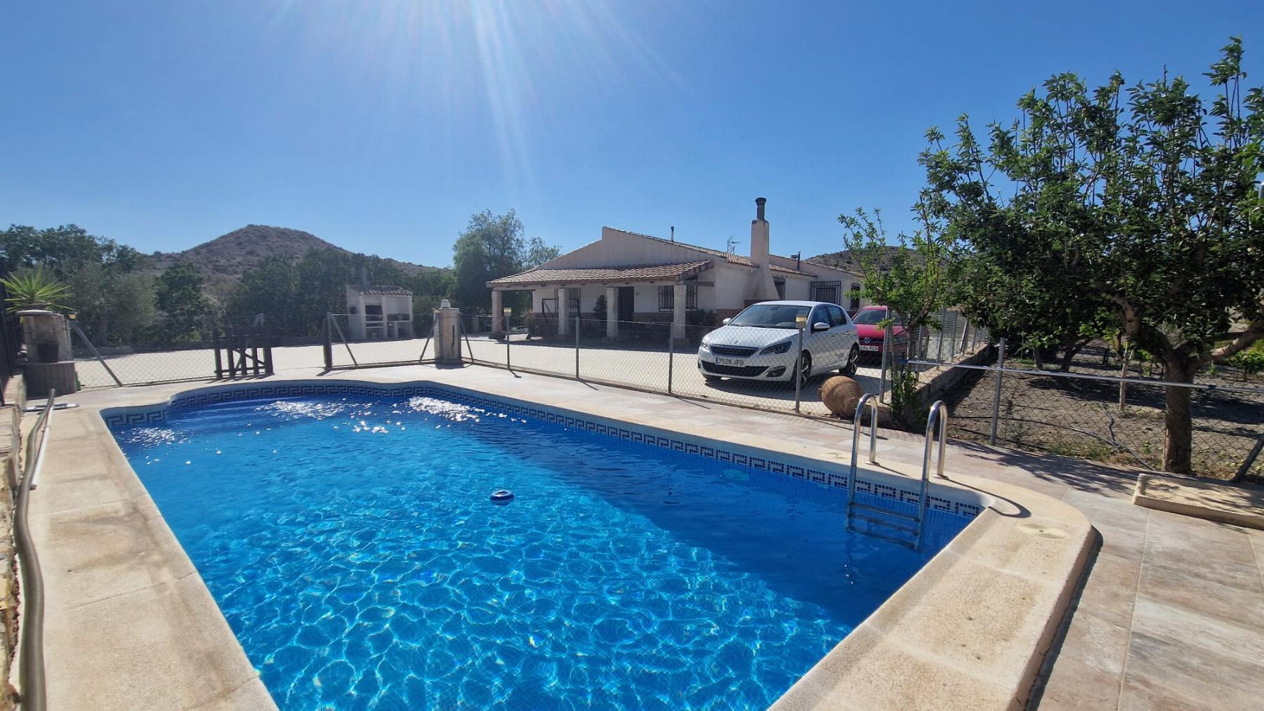 For sale of villa in Somontín