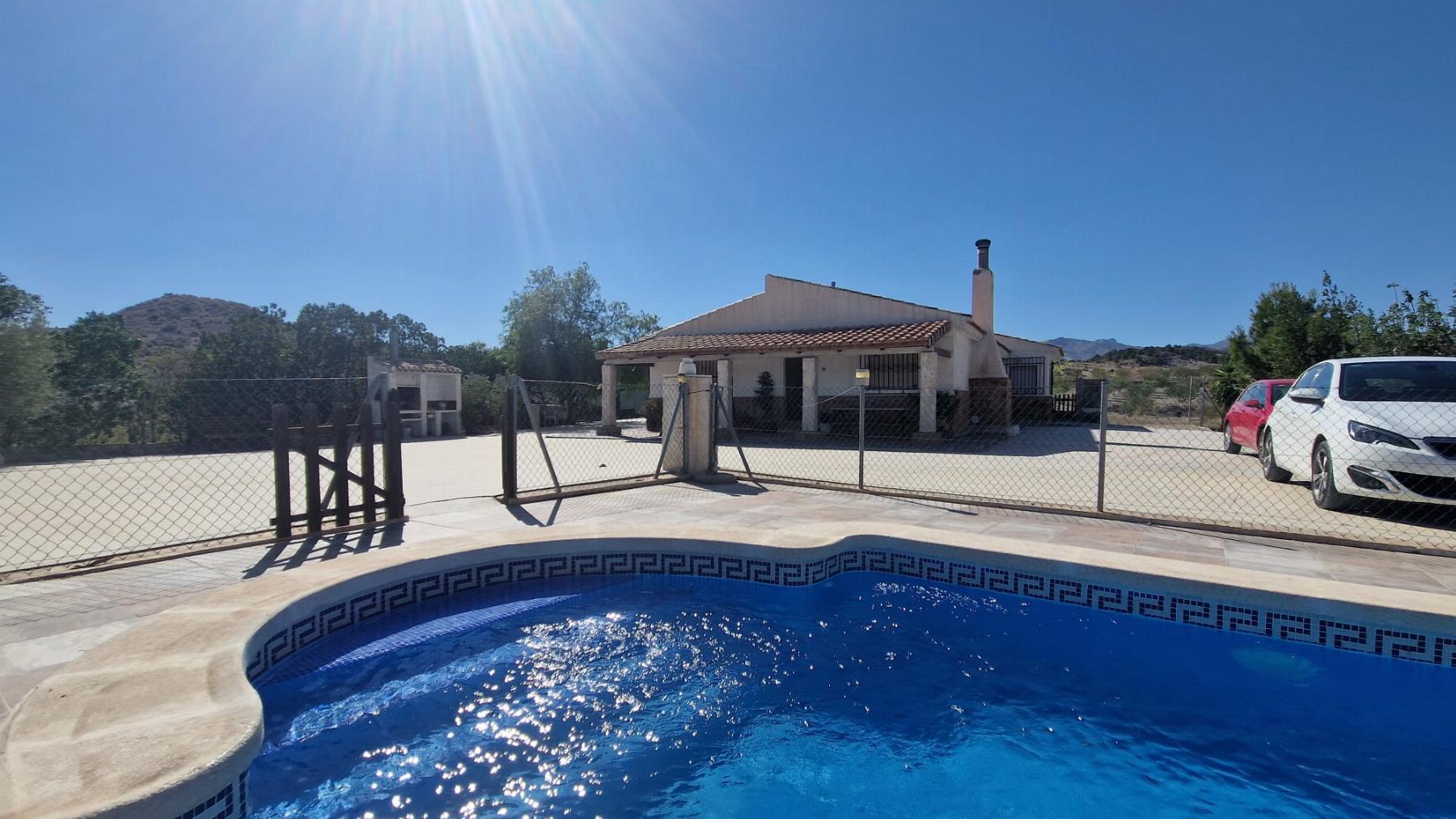For sale of villa in Somontín