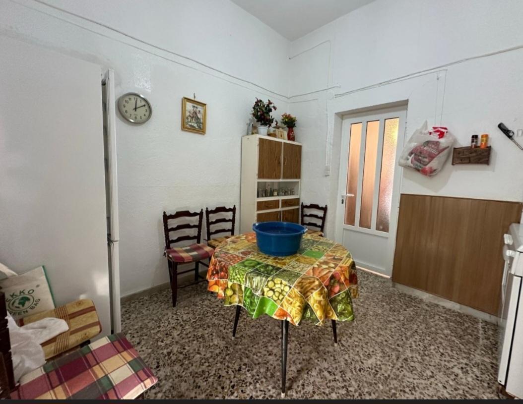 For sale of house in Macael