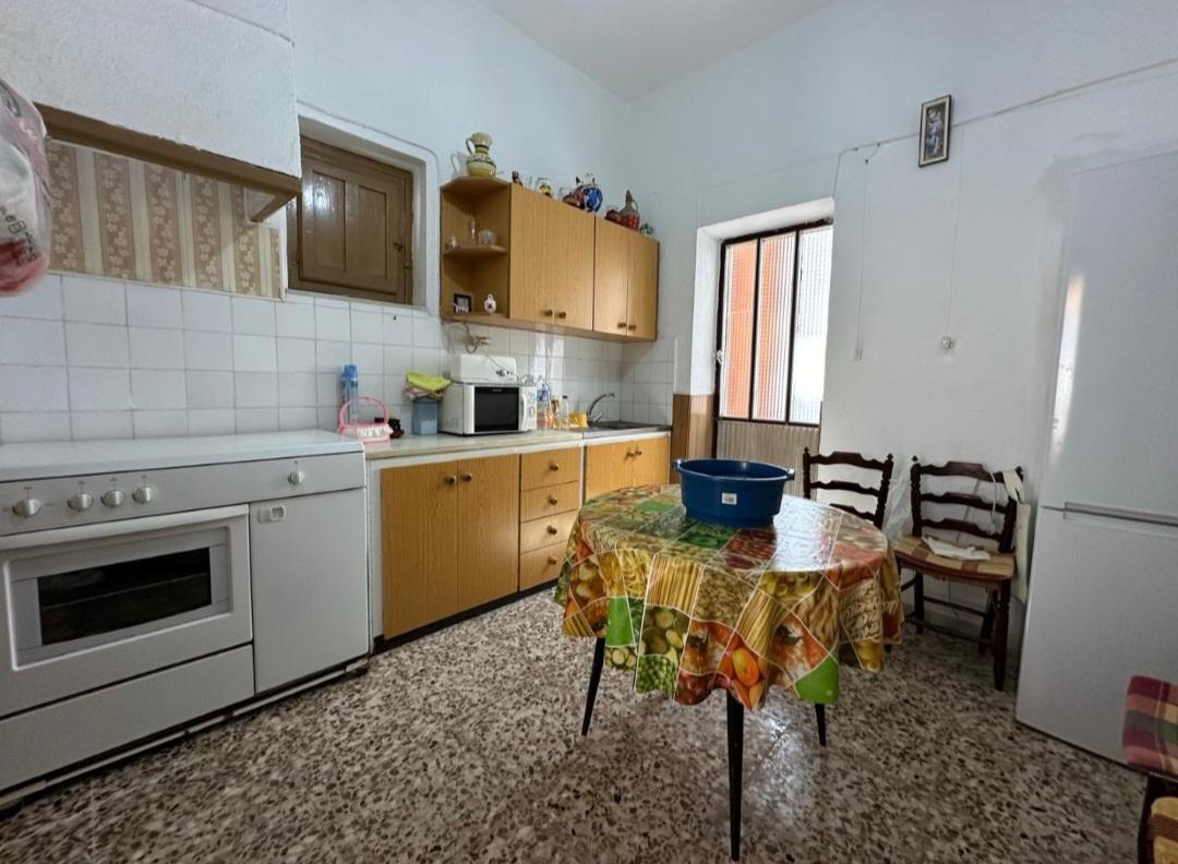 For sale of house in Macael