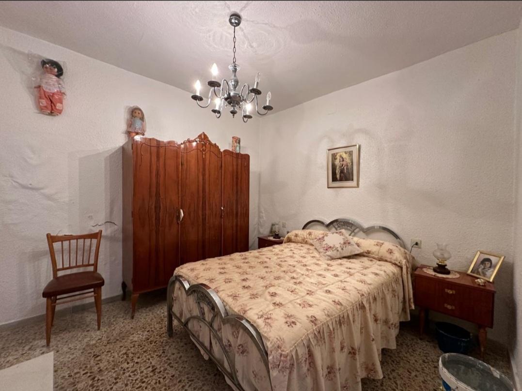 For sale of house in Macael