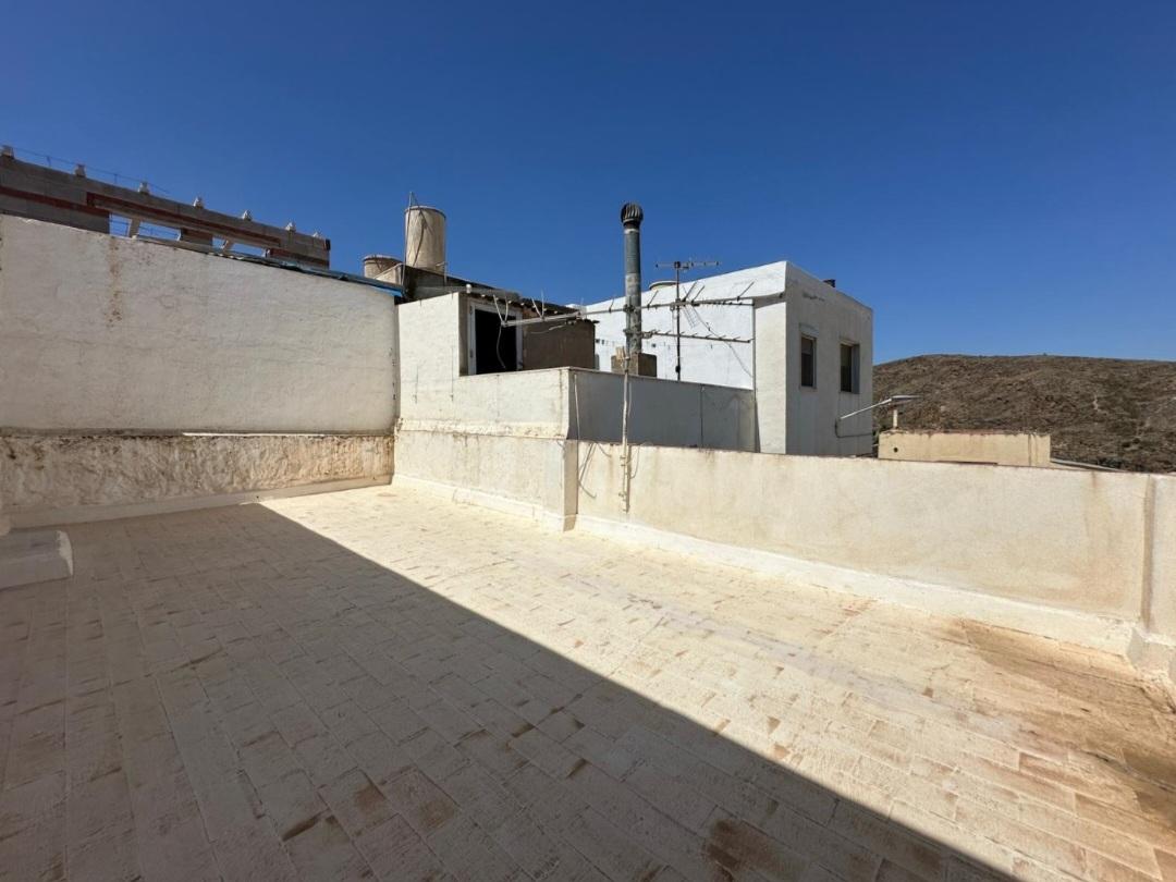 For sale of house in Macael