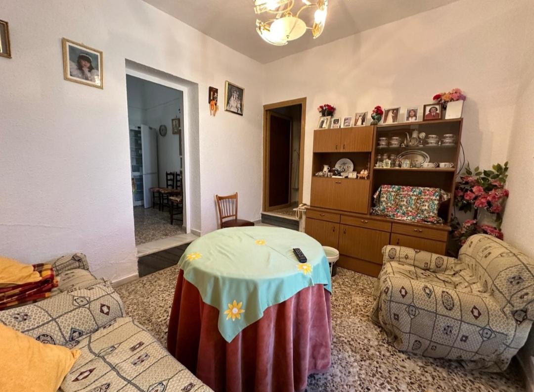 For sale of house in Macael