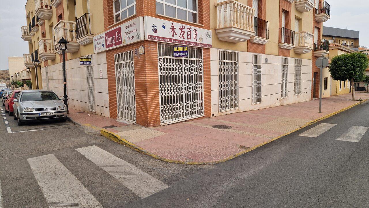 For rent of commercial in Albox