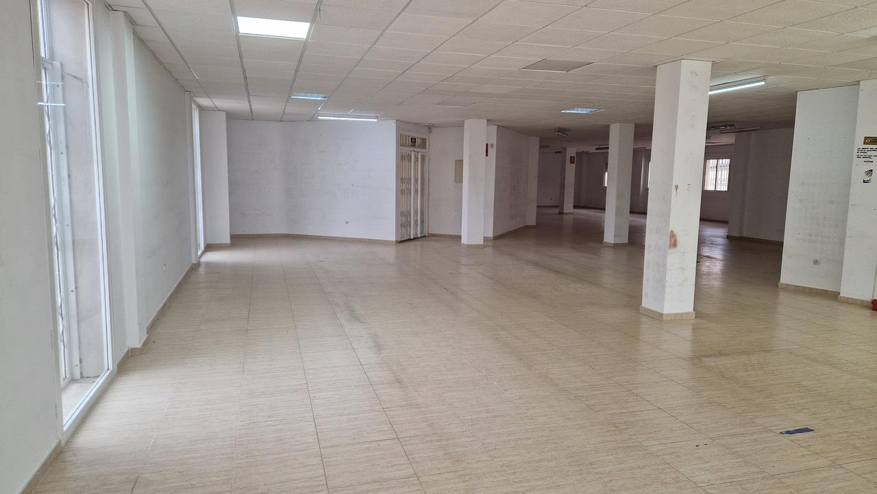 For rent of commercial in Albox