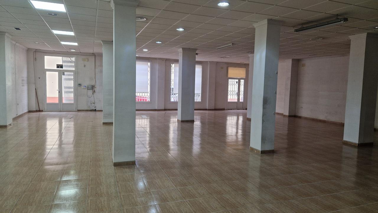 For rent of commercial in Albox
