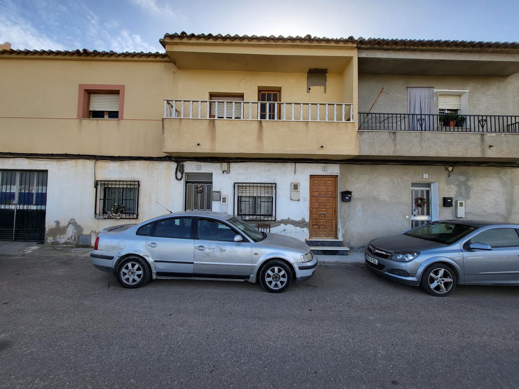 For sale of flat in Fines