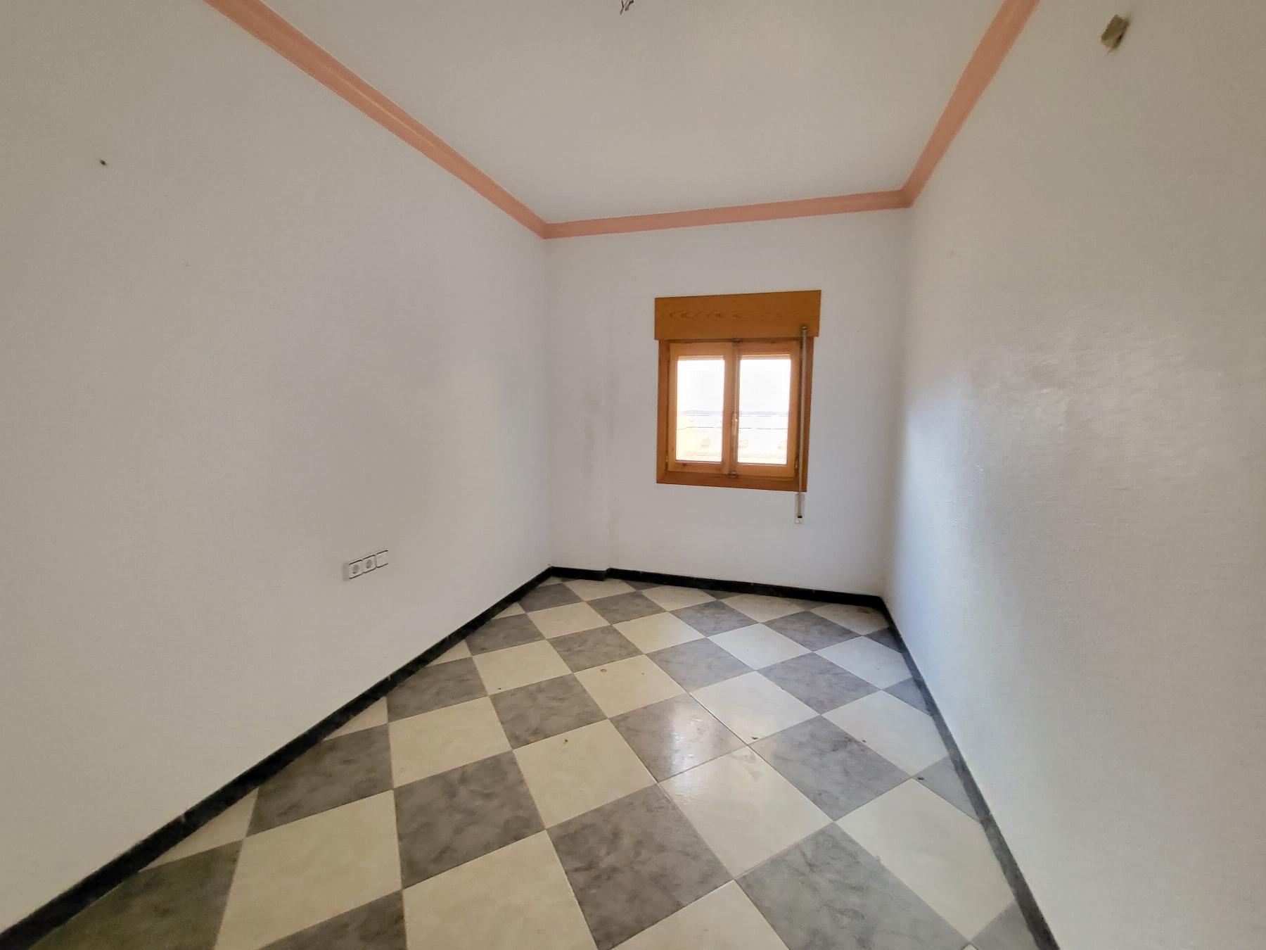 For sale of flat in Fines