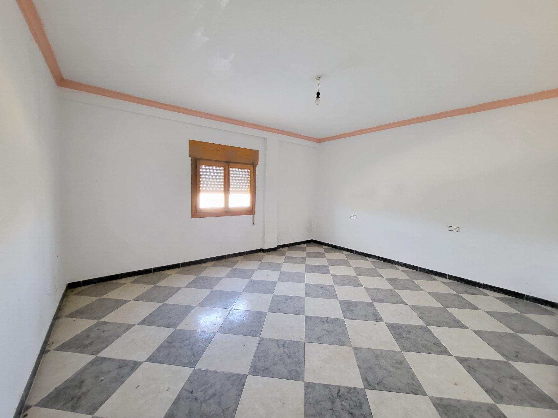 For sale of flat in Fines