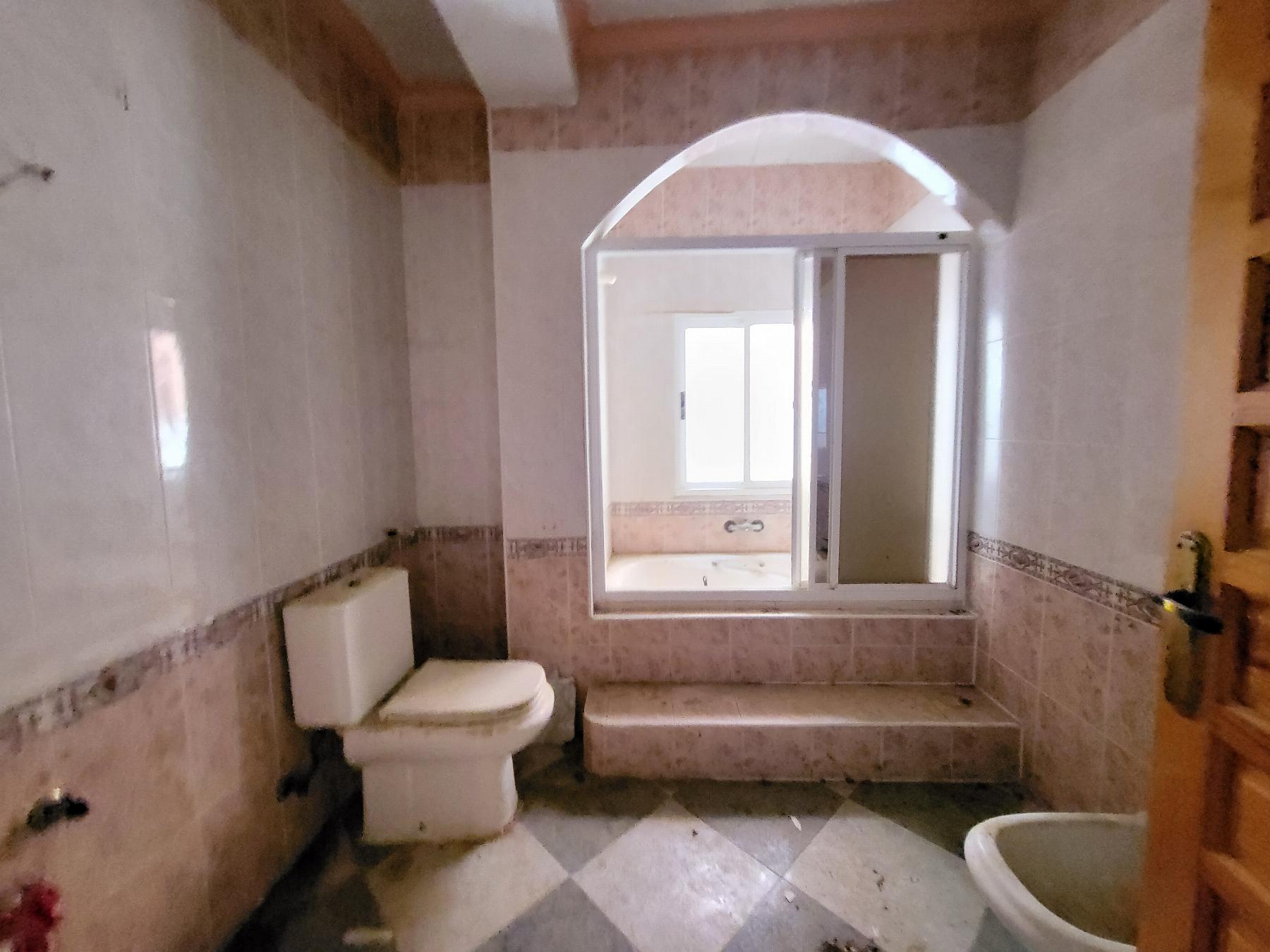 For sale of flat in Fines