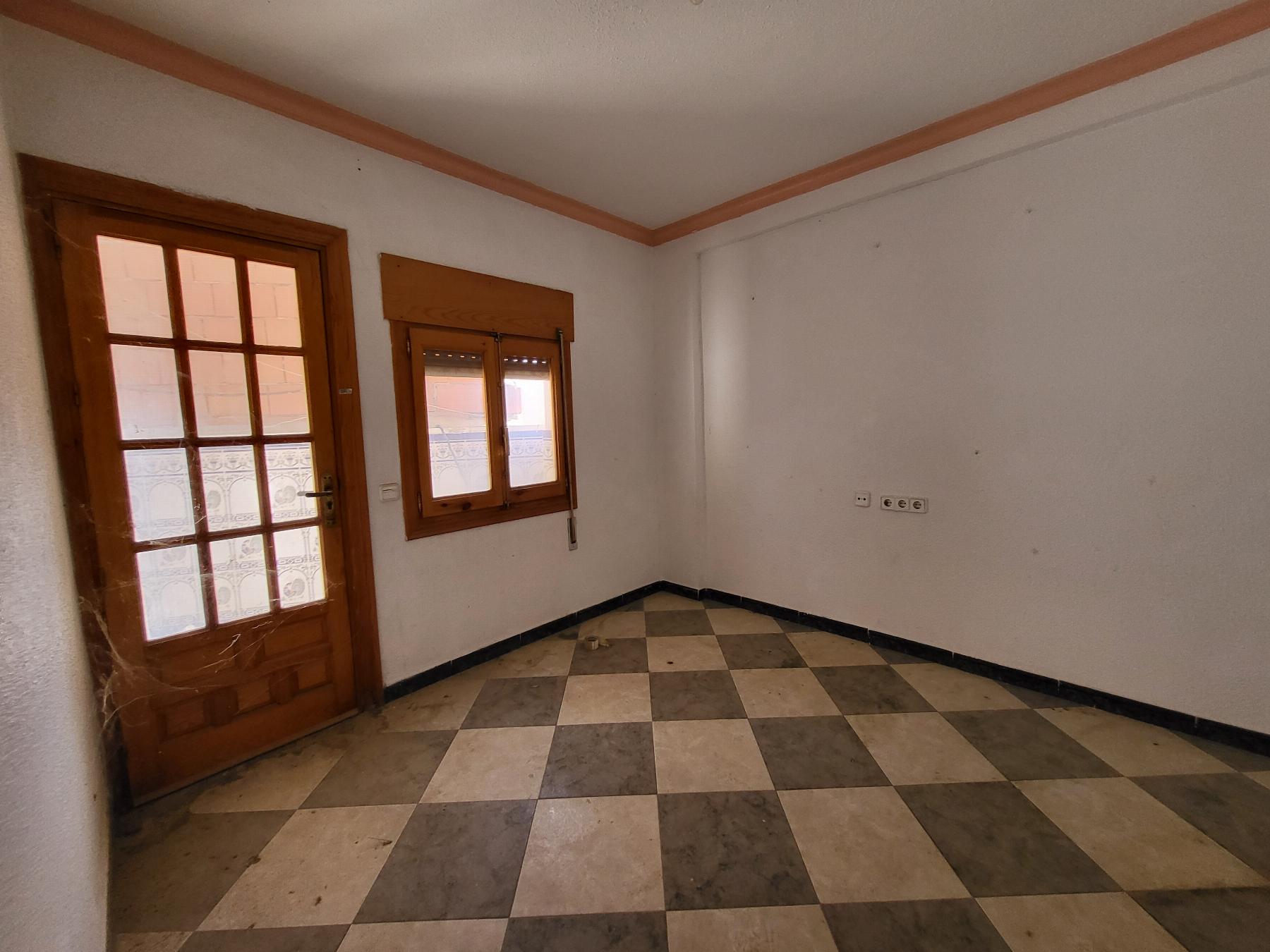 For sale of flat in Fines
