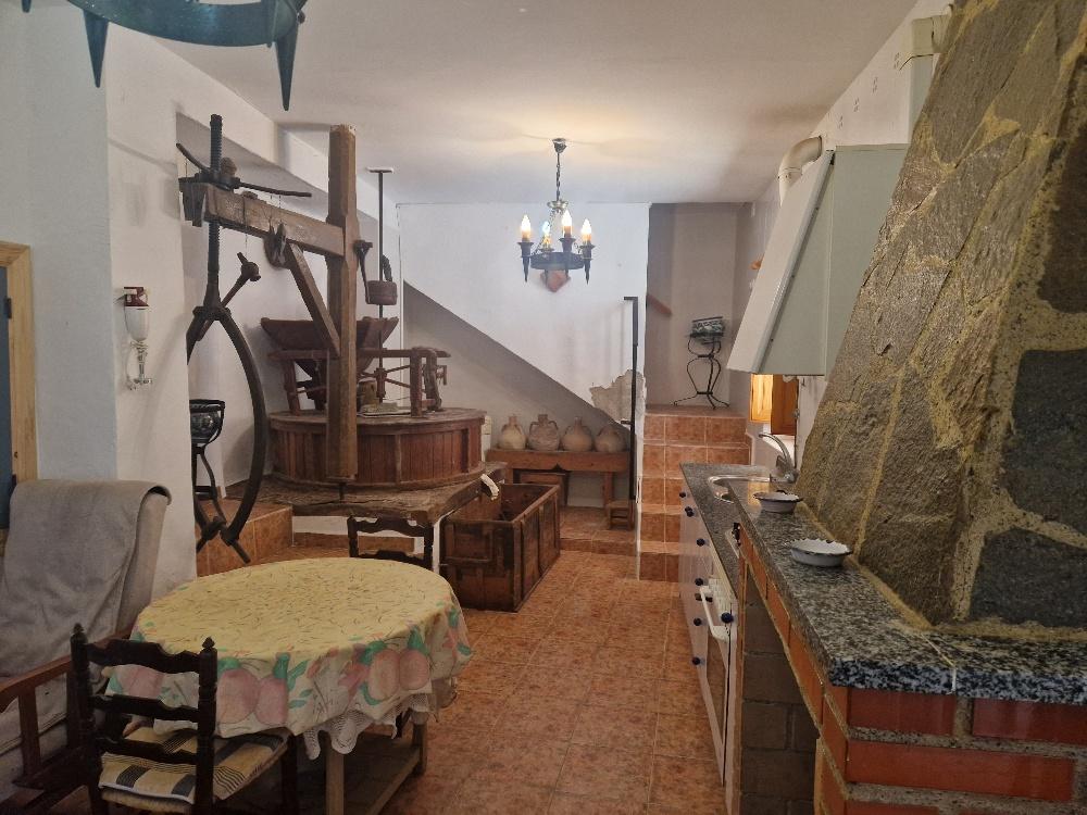 Venta de casa en Somontín