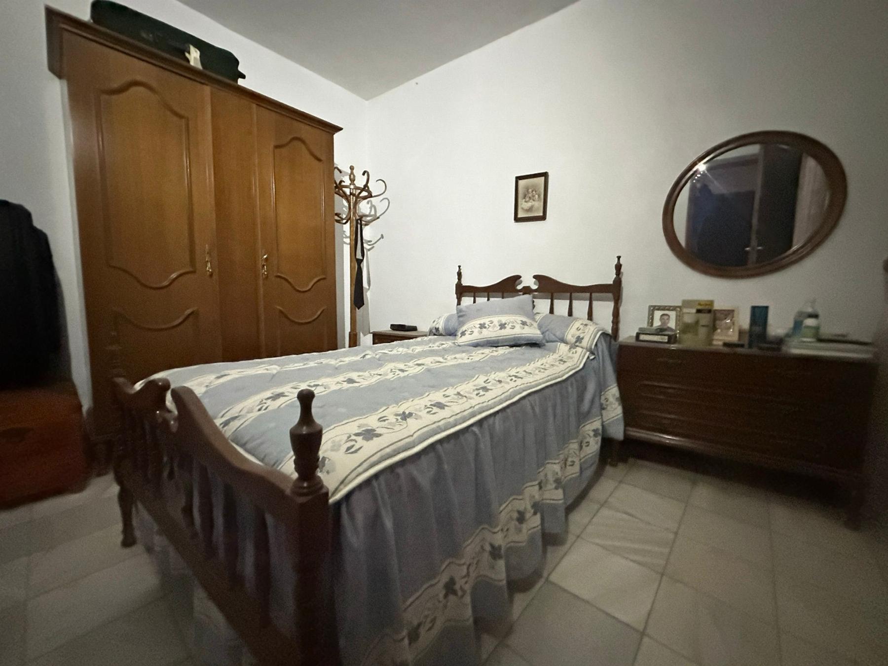 For sale of house in Macael