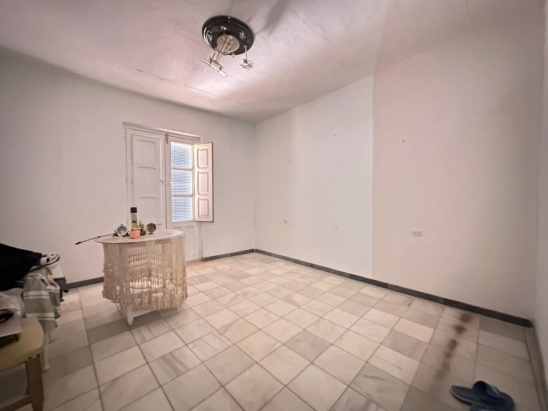 For sale of house in Macael
