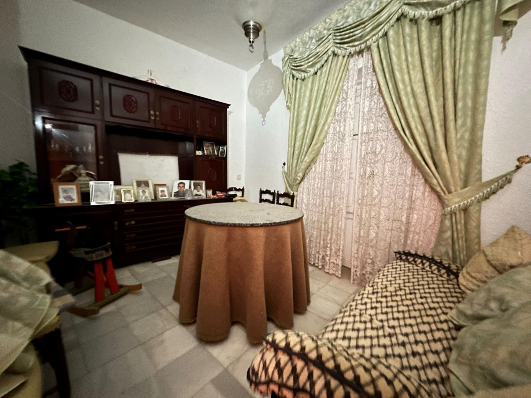 For sale of house in Macael