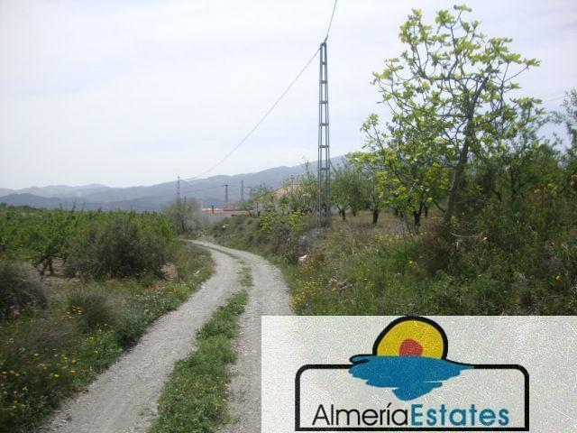 Venta de casa en Somontín