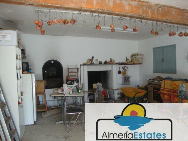 Venta de casa en Somontín