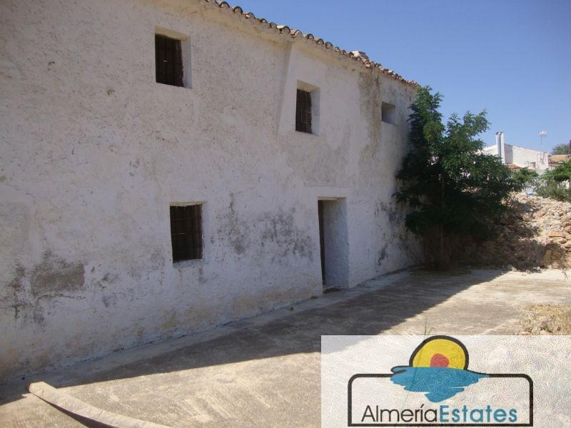For sale of house in Lubrín