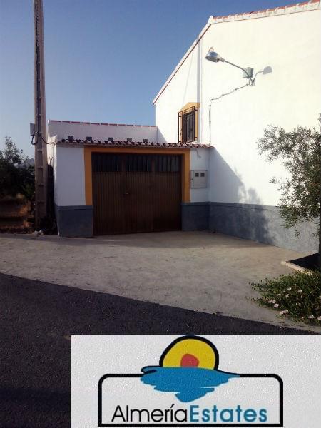 For sale of house in Vélez-Rubio