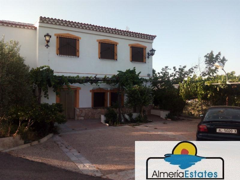 For sale of house in Vélez-Rubio