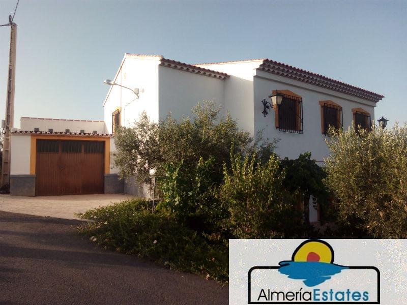 For sale of house in Vélez-Rubio
