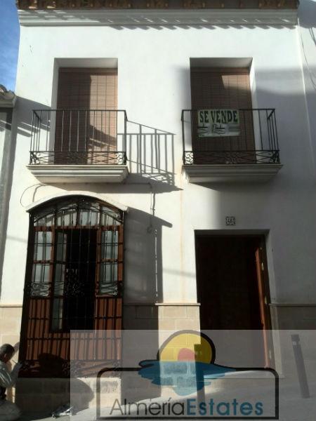 For sale of house in Vélez-Rubio