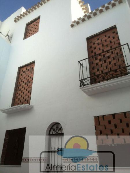 For sale of house in Vélez-Rubio