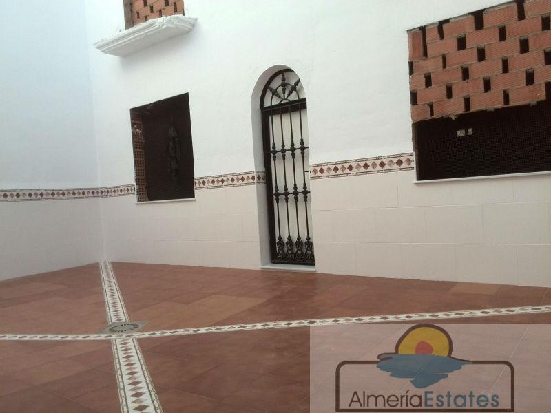 For sale of house in Vélez-Rubio