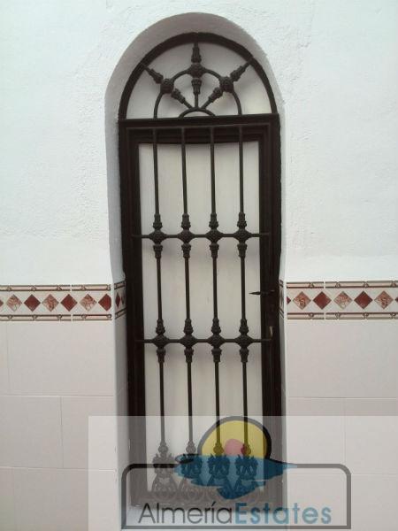 For sale of house in Vélez-Rubio