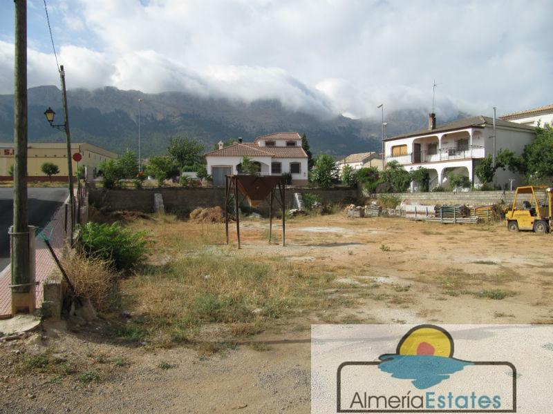 For sale of land in María
