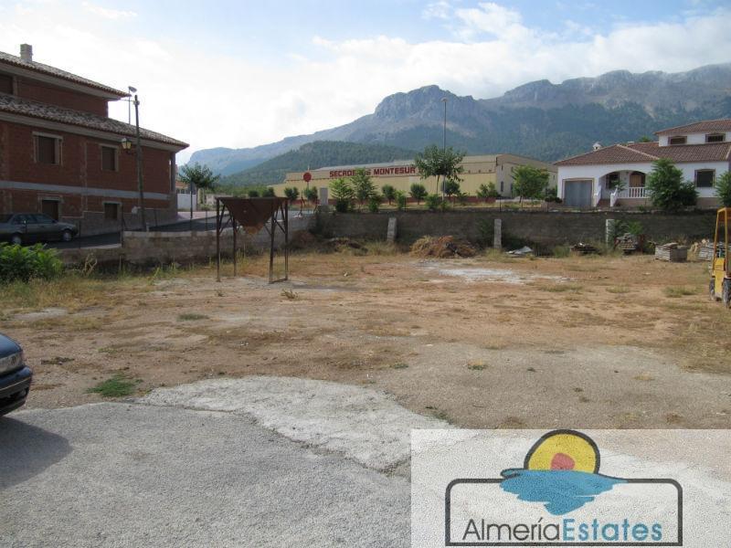 For sale of land in María