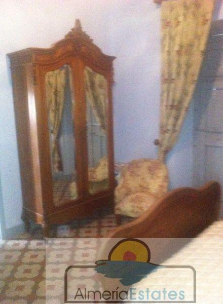 For sale of house in Vélez-Rubio