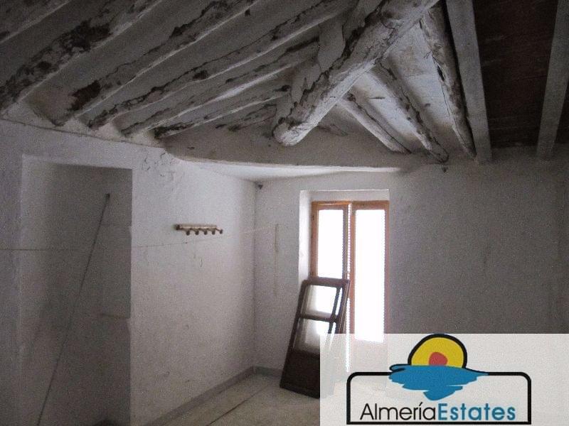 For sale of house in Vélez-Rubio