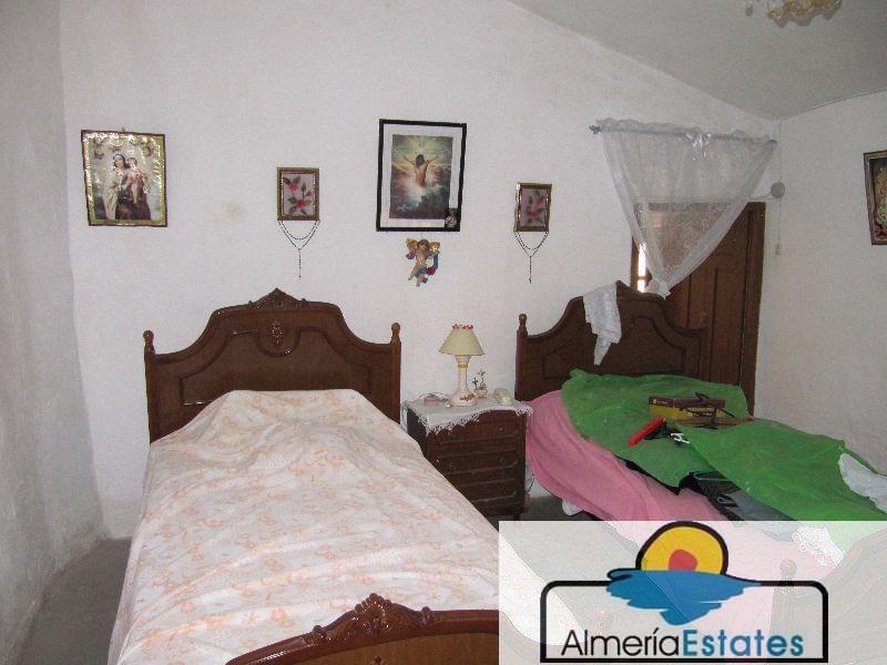 For sale of house in Vélez-Rubio