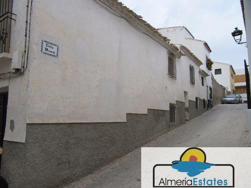 For sale of house in Vélez-Rubio