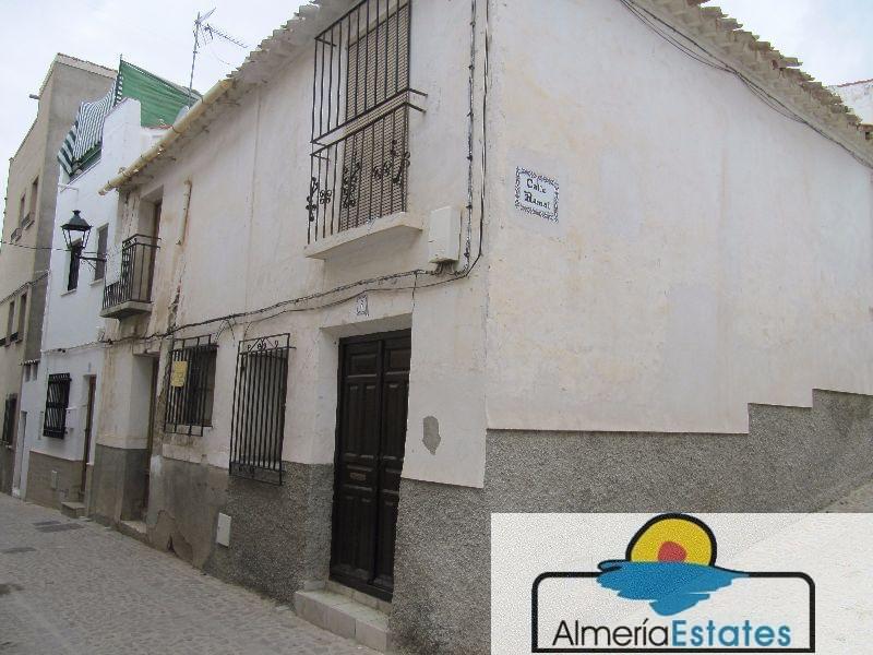 For sale of house in Vélez-Rubio