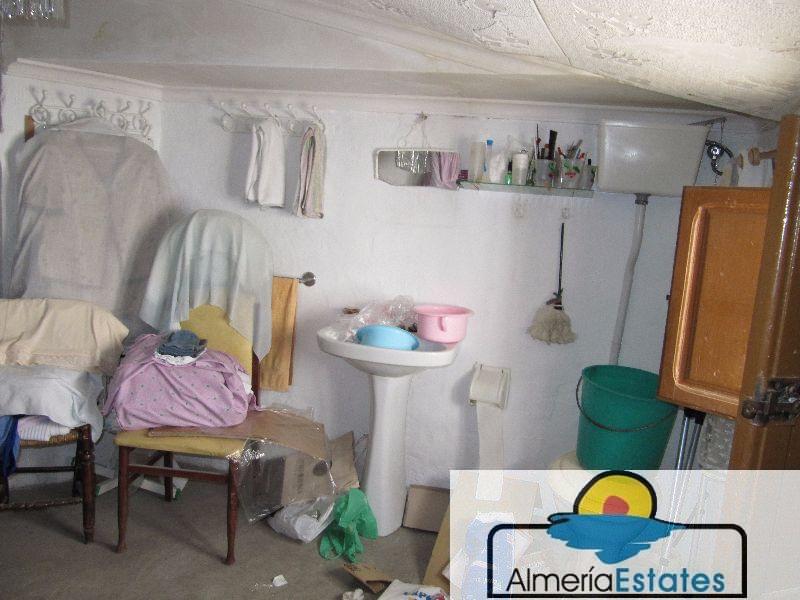 For sale of house in Vélez-Rubio