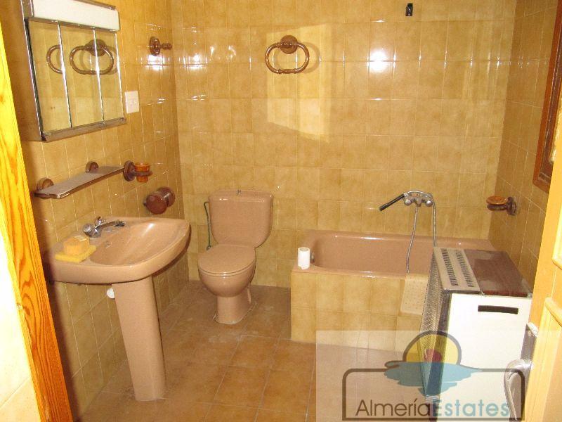 For sale of house in Vélez-Rubio
