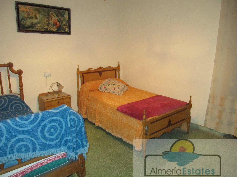 For sale of house in Vélez-Rubio