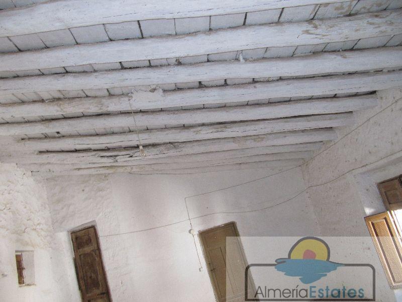 For sale of house in Vélez-Rubio