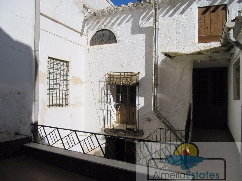 For sale of house in Vélez-Rubio