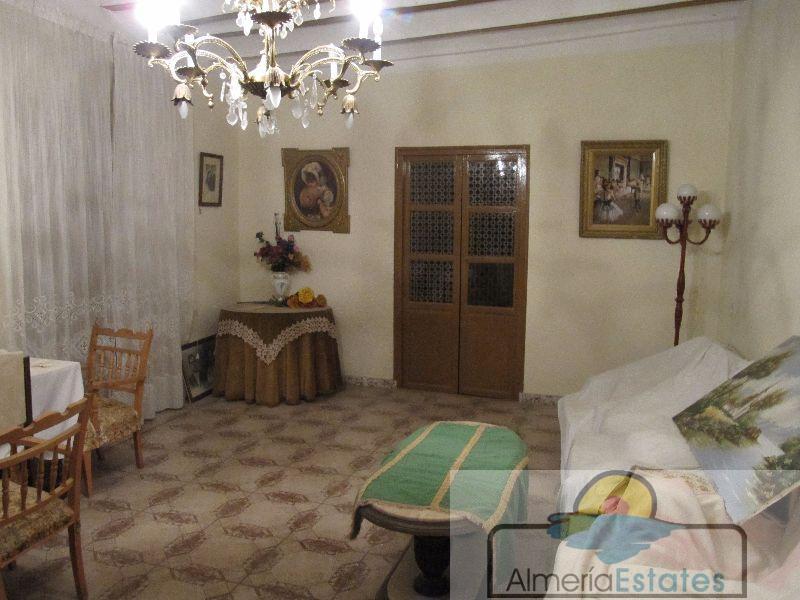 For sale of house in Vélez-Rubio