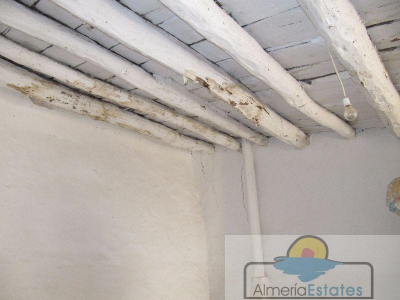 For sale of house in Vélez-Rubio